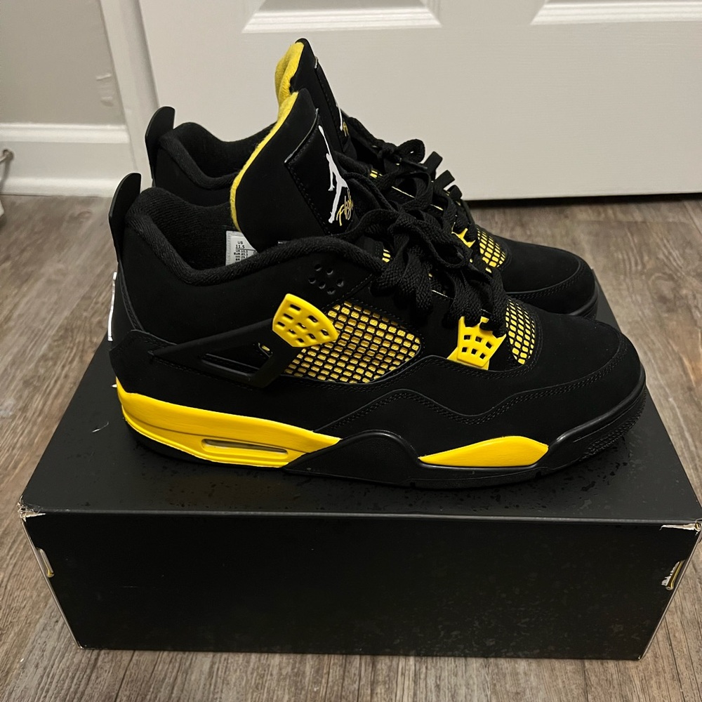 Air Jordan 4 Retro, Mens size 11.5, (Used) Worn 1x, og all